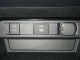 【充電用USB端子】デバイスの充電に便利です。※実際の接続端子は写真で確認or店舗までご気軽にお問合せください♪