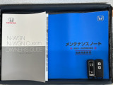 スマートキーは鍵をバッグに入れたままでもドアロックの開閉やエンジンのON・OFFができます。夜間や雨の日も鍵を探さなくて良いので便利です。