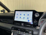 ディスプレイオーディオを装備。スマホとクルマをつなぐことで、これまでのナビに加えて、いろんなサービスが楽しめます。