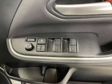 運転席、助手席ドアポケットにドリンクホルダーが付いています