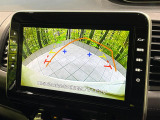【バックカメラ】駐車時に後方がリアルタイム映像で確認できます。大型商業施設や立体駐車場での駐車時や、夜間のバック時に大活躍!運転スキルに関わらず、今や必須となった装備のひとつです!