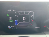 視認性の高いメーターで運転情報を的確に把握できます