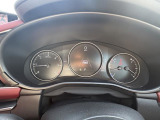 左右対称のスピードメーターで、集中して運転する事ができます。