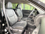 運転席シート廻りは使用感も少なく、良好な状態となっています。前オーナー様が丁寧に使っていたことがよくわかりますね。
