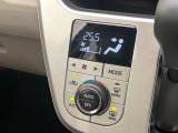【オートエアコン】一度お好みの温度に設定すれば、車内の温度を検知し風量や温度を自動で調整。暑い&hellip;寒い&hellip;と何度もスイッチ操作をする必要はありません。快適な車内空間には必須の機能ですね♪