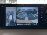 アラウンドビューモニター搭載。上から見下ろしたように液晶に映るのでスムーズな駐車をサポートします。