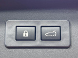 【パワーバックドア】スマートキーや運転席のボタンを押すだけでリアゲートが自動で開閉します!荷物を持っている時や、高い位置にあるバックドアを閉める際に便利な機能です♪