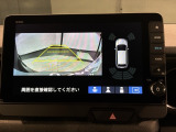 リバースギアに入れるだけで後方の表示へ切り替わります。夜間や雨の日の駐車も楽になりますよ。