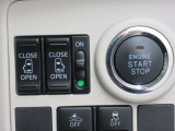 運転席からもスイッチ1つでリヤドアを開閉する事ができます。