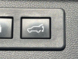 【パワーバックドア】スマートキーや運転席のボタンを押すだけでリアゲートが自動で開閉します!荷物を持っている時や、高い位置にあるバックドアを閉める際に便利な機能です♪