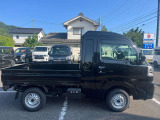 高い防錆性能に裏付けられた、サビ長期保証を全車に。 ボディ外板穴あきサビは荷台を含み5年、ボディ外板表面は荷台を含み3年保証します。