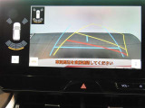 バックガイドモニターで、後方を確認しながら安心して駐車することができます。運転初心者も熟練者も必須の機能ですよ!