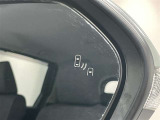 ブラインドスポットモニター(BSM)を装備しています。隣を走る車両が死角に入るとミラー内LEDインジケーターが点灯。さらに、ウィンカーを出すとインジケーターが光って点滅して注意を促してくれます。