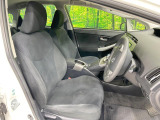 運転席まわりには十分なスペースがあり、大柄な方でもゆったり運転していただける環境です。