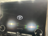 【メーカー純正14型ナビ】インテリアに溶け込むスタイリッシュな「専用設計」メーカーナビを装備♪視認性や操作性など基本性能にも優れ、より上質なカーライフをお楽しみいただけます。