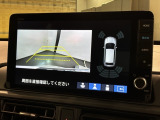 リバースギアに入れるだけで後方の表示へ切り替わります。夜間や雨の日の駐車も楽になりますよ。
