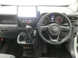 運転席からの視界はこんな感じです☆お気軽にご来店いただき、実際に座って是非お確かめください。ドライバーに寄り添う快適な操作フィールをもたらすステアリングです。