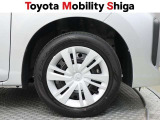 シンプルなデザインの純正ホイールキャップです。落ち着いたデザインですので車体と一体感があります。