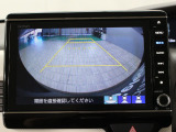 【バックカメラ】シフトを「R」の位置に入れると、自動的に画面がカメラ映像に切り替わり後方の視界をサポートする必須装備です!