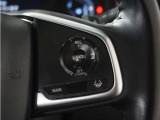 ◆アダプティブクルーズコントロール◆予め設定した車速内でクルマが自動的に加減速。前走車との適切な車間距離を維持しながら追従走行します。【LKAS】車線維持支援システムでステアリング操作を支援。
