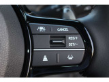 安全運転支援システムHonda SENSINGを搭載しております。衝突軽減ブレーキや誤発進抑制機能、アダプティブクルーズコントロールや車線維持など複数の先進技術で安心と快適なドライブをサポートします。