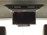&rdquo;お子様がご機嫌斜めな時は後席モニターの出番!お気に入りのDVDを流せば渋滞や長距離移動もみんな快適♪もちろん、お子様だけでなく大人グループでお出かけの時にも◎後部座席に乗る人も退屈せずに過ごせます!