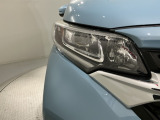 LEDヘッドライトは、点灯の瞬間から最大光量を発揮し、突然暗くなるトンネルなどでの安定感を高めます。
