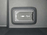 【充電用USB端子】デバイスの充電に便利です。※実際の接続端子は写真で確認or店舗までご気軽にお問合せください♪
