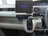 すっきりとまとまった使いやすいエアコンパネルデザインです♪オートエアコン機能がついていますので温度を設定しておけば室内は快適そのもの!