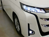 LEDヘッドライトです。デザイン性がよくとても明るいので、夜間の走行や悪天候でも安心です。しかも長寿命!