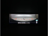 フロントビューカメラが捉えた映像は、車両前方だけでなく、運転席からは見えない左右のエリアもしっかり確認可能。視界を広げ、安全性を向上させます。