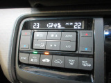 オートエアコンは左右席で独立温度コントロールが可能です。運転席はキンキンに冷やして助手席はマイルドにと言った設定が可能です☆暑さ寒さでケンカすることもなくなりますね♪