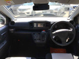 運転廻りの画像です!操作スイッチ類もキレイな状態です。専門スタッフが内外装を清掃・きめ細かい箇所までクリーニングしています。