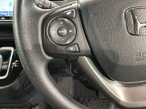 ステアリングにオーディオ操作スイッチが付いています。オーディオ画面に直接タッチしなくても操作が出来ますので、運転に集中できます。