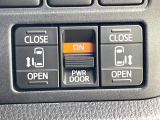 【両側パワースライドドア】スマートキーや運転席のスイッチで後席両側スライドドアの開閉が可能♪電動だから力を入れてドアを開ける必要が無く、小さなお子様でも簡単に開け閉めでき快適です♪