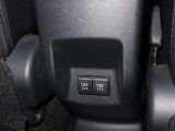 後席の方も使いやすい位置に充電用のUSBポートが付いていて、とても便利ですよ(^^♪