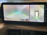 【アラウンドビューモニター】車を上から見下ろしているかのような映像で周囲の状況がひと目で確認、狭い駐車場に駐車するときも安心です♪♪障害物などがあると警告音がなりますので安心して駐車が出来ます★