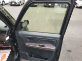運転席のドア内部でございます。