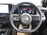 運転が楽しくなる明るく開放的な運転席まわりです。