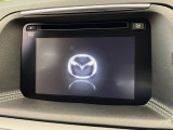 【マツダコネクトナビ】車内の雰囲気にマッチした一体型タイプのナビ。各種車輌設定やBluetooth再生等、様々な機能が楽しめます。直感的なダイヤル操作が可能で、使い勝手も良好です。