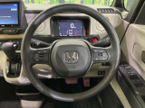 インテリアに合わせたデザインのステアリングは、運転される方のことも考え、運転しやすい形状、大きさです。是非一度、実際に触ってお確かめください。