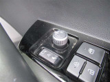 駐車時や狭い道でのすれ違い時に気を使うミラー。電動格納式ドアミラーはそんな時に便利です。