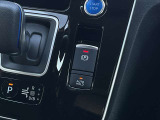 パーキングブレーキは信号待ちなどでブレーキペダルを踏んで停車した後、ブレーキペダルから足を離しても車がそのまま停止状態を維持できるオートホールド機能付き!