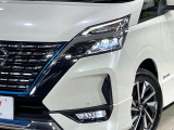 【LEDヘッドライト】悪天候や夜間走行時も良好な視界を確保し安心して運転できる高輝度LEDヘッドライトを装備!点灯速度が早く、消費電力も抑えられています。