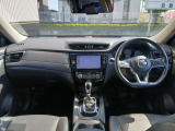 広々とした運転席周り!禁煙車です☆