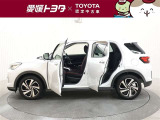 室内外はもちろん、シートを外してニオイの元となるフロアカーペットまで消臭・除菌を実施。中古車を気持ちよくお乗りいただけるクリーニングサービスです。詳細は販売店スタッフまでおたずねください。
