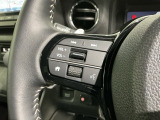 ステアリングにオーディオ操作スイッチが付いています。オーディオ画面に直接タッチしなくても操作が出来ますので、運転に集中できます。