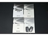 保証書・記録簿・取扱説明書と揃っていいます。キーの電池は新品にお取替えしてから納車させて頂きます。