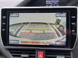 【バックモニター】バックカメラが装着されています。車庫入れが苦手な方もこれがあれば安心ですね