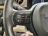 ステアリングにオーディオ操作スイッチが付いています。オーディオ画面に直接タッチしなくても操作が出来ますので、運転に集中できます。